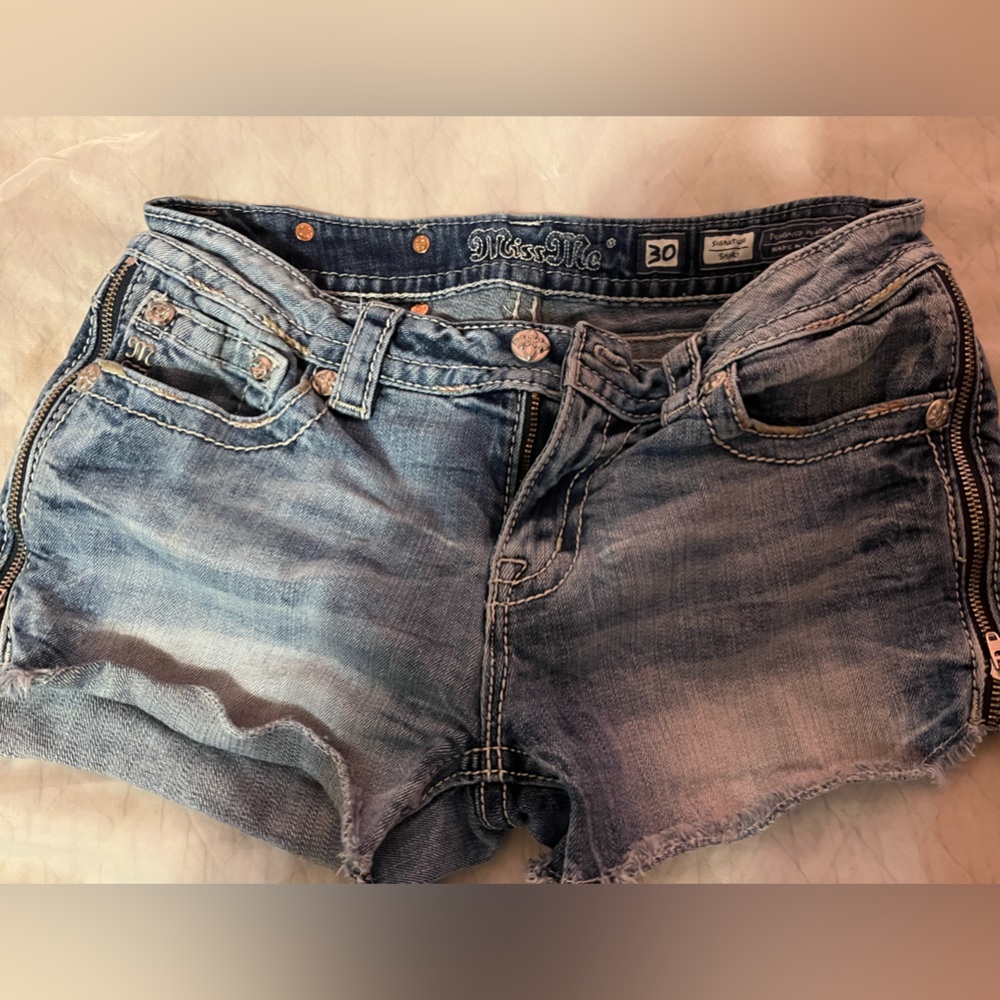 Size 30 miss me jean short only wore a few time